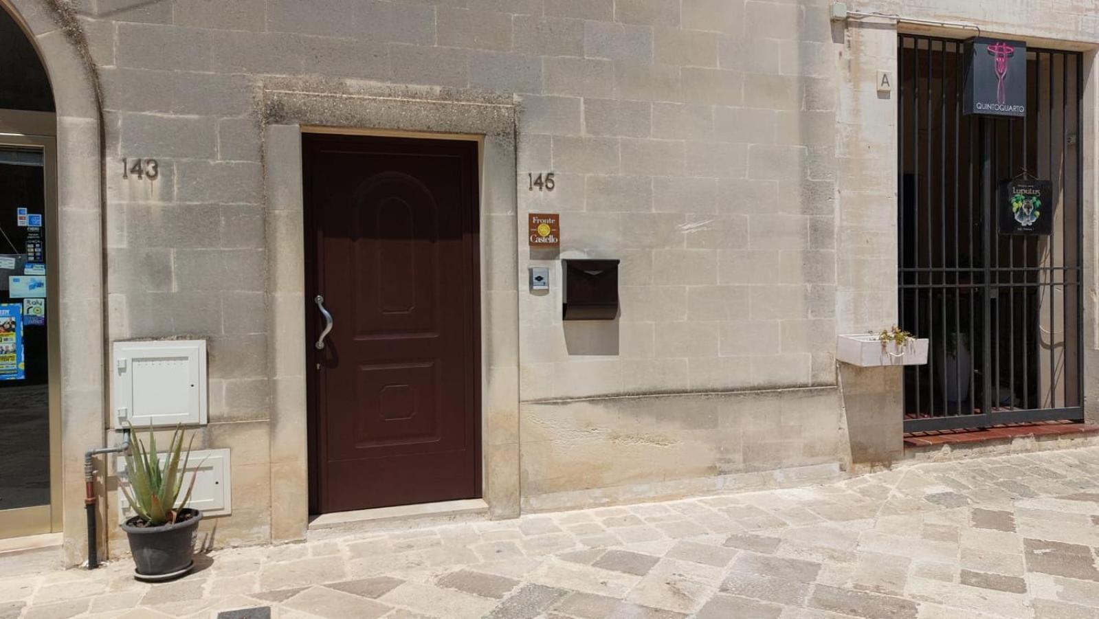 Casa Vacanze Fronte Castello Мартано Екстер'єр фото