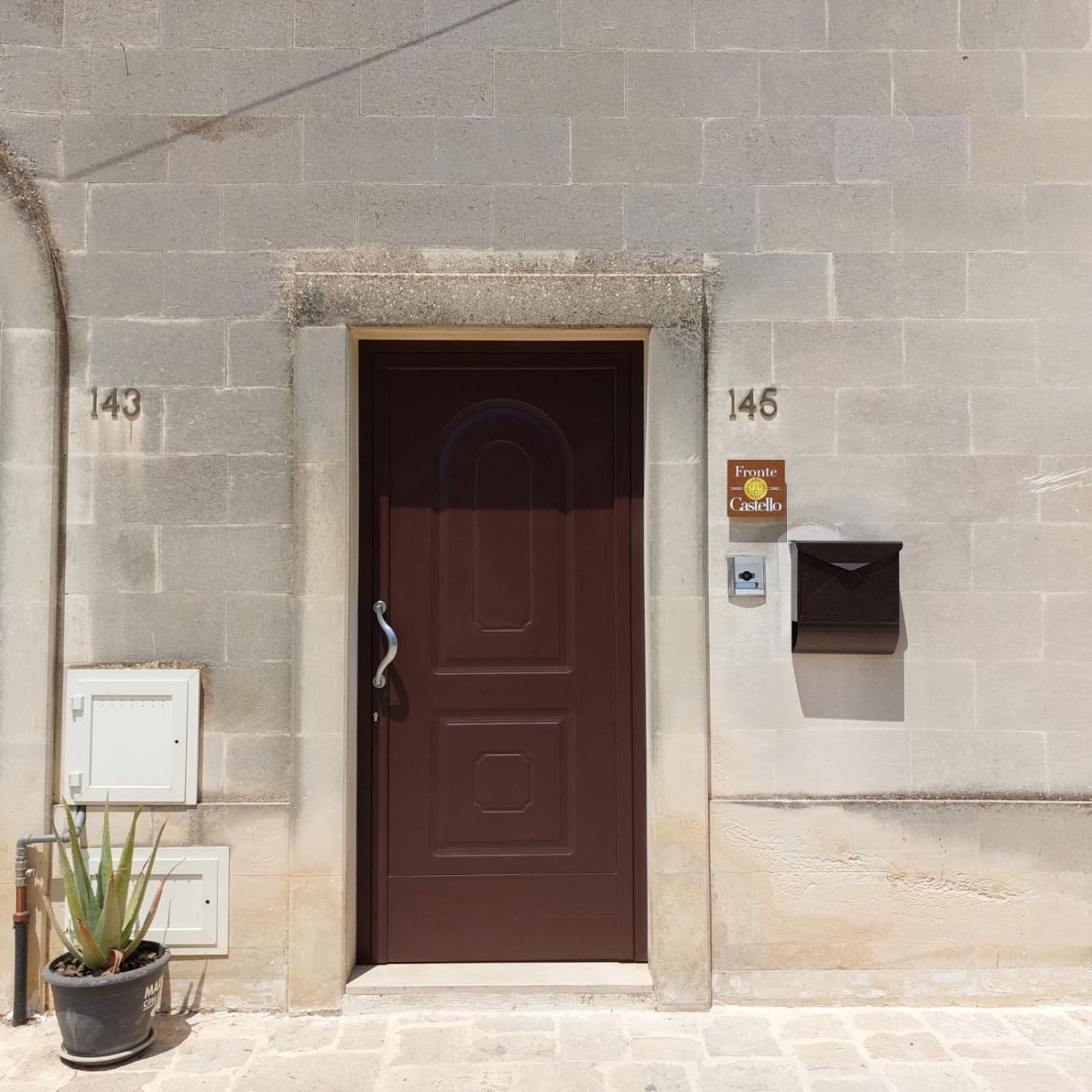 Casa Vacanze Fronte Castello Мартано Екстер'єр фото